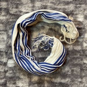 NWT❗️Walmart One Size White & Navy Striped Scarf with Tassles
